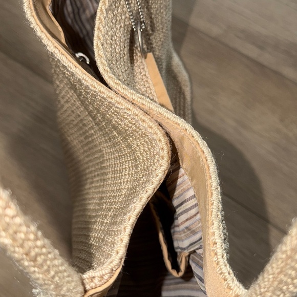 The Sak Tan Crochet Shoulder Bag with snap closure NWOT - Picture 6 of 8